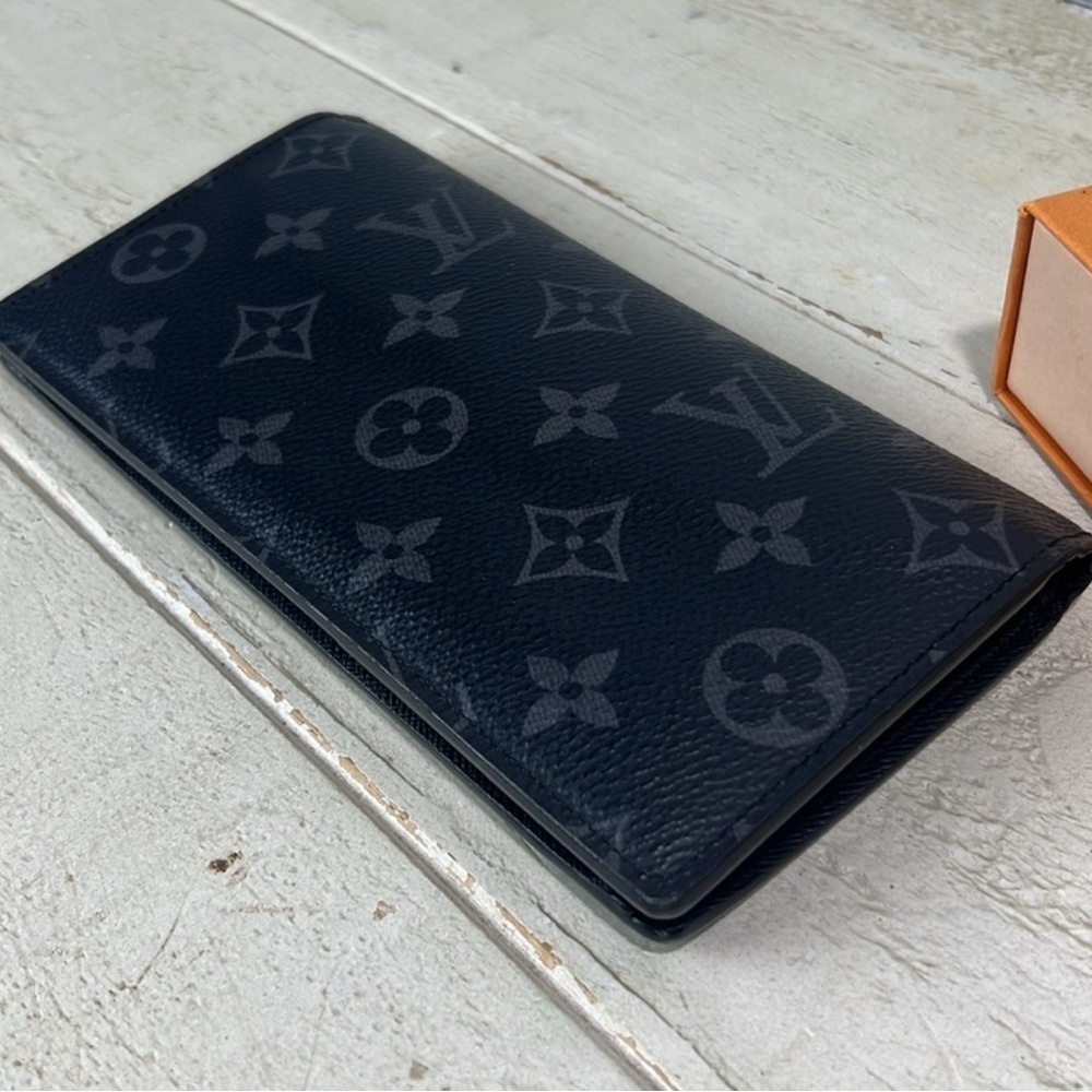 SOLD 🎉 Louis Vuitton Black & Grey Monogram Wallet